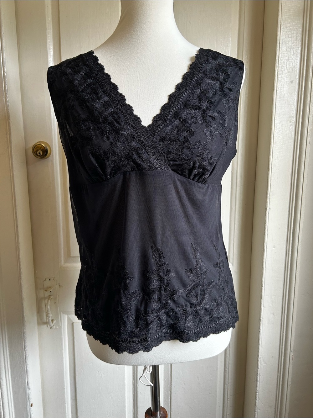 Vintage Talbots Petites Black Floral Embroidered Lace Trim Sleeveless Top Med